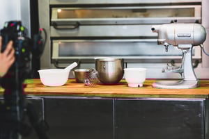 baking-tools-on-table-video-leipurin