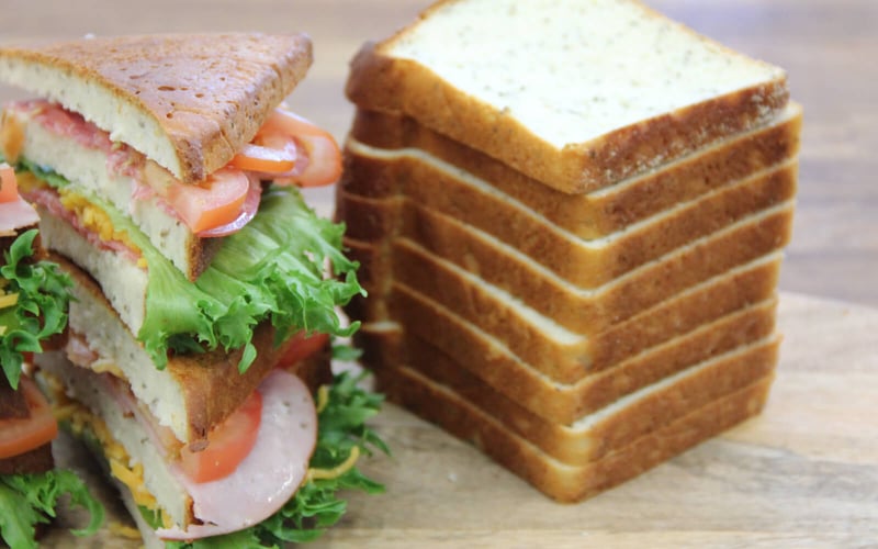 leipurin-recipe-hero-gluteeniton-chiaa-sisaltava-paahtoleipa