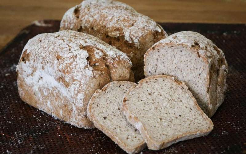 leipurin-recipe-hero-gluteeniton-taysjyvakauraleipa