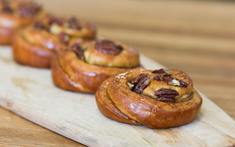 leipurin-recipe-hero-salted-caramel-pecan-bun